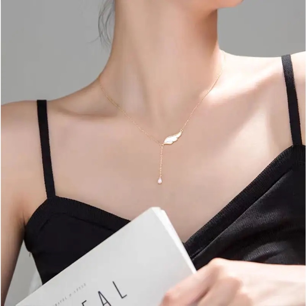 Angel’s wing pearl white zircon necklace zirconia jewelry